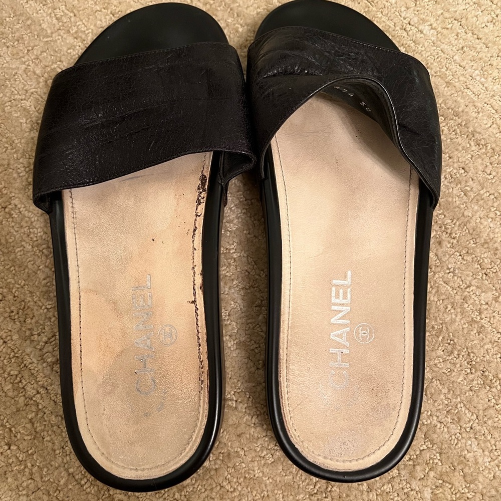Chanel slides